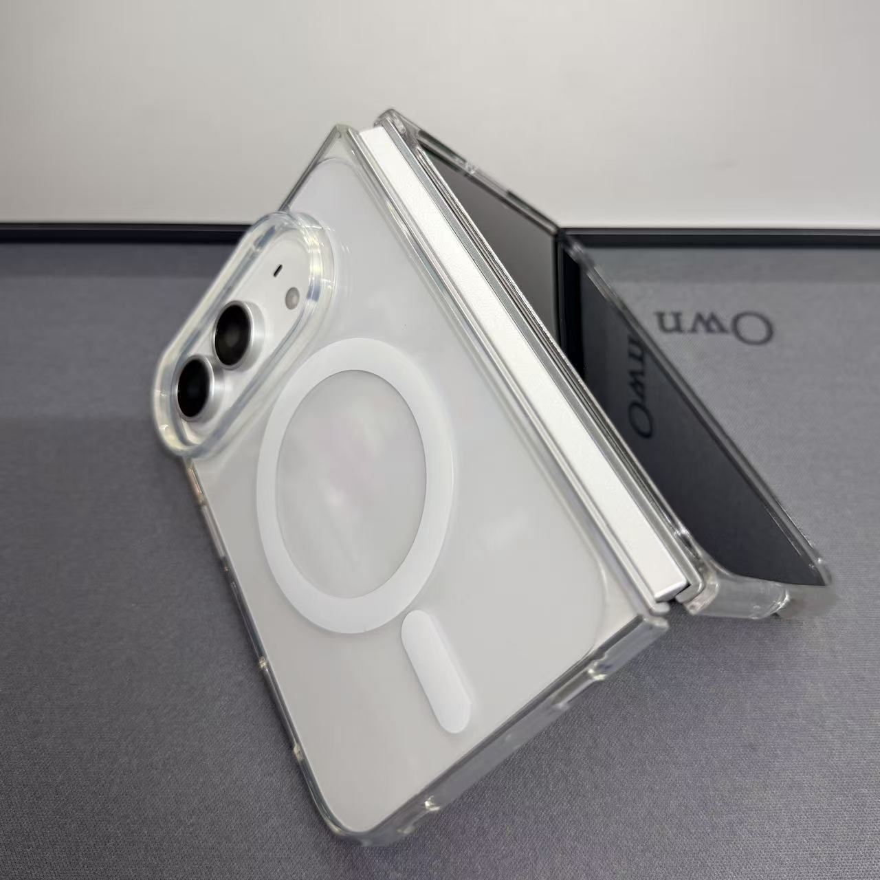 [Folding Magnetic Snack] for iPhone duo mobile phone shell size transparent 18 folds high