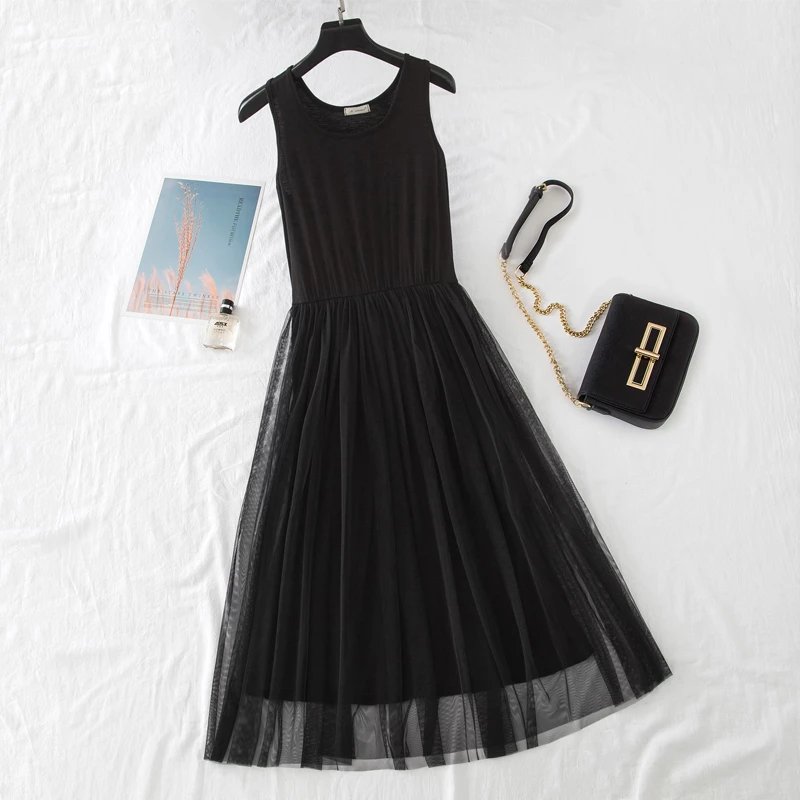 In 2019, the new vest garb-clothed dress with a lace net and a black dress and a big fall dress.