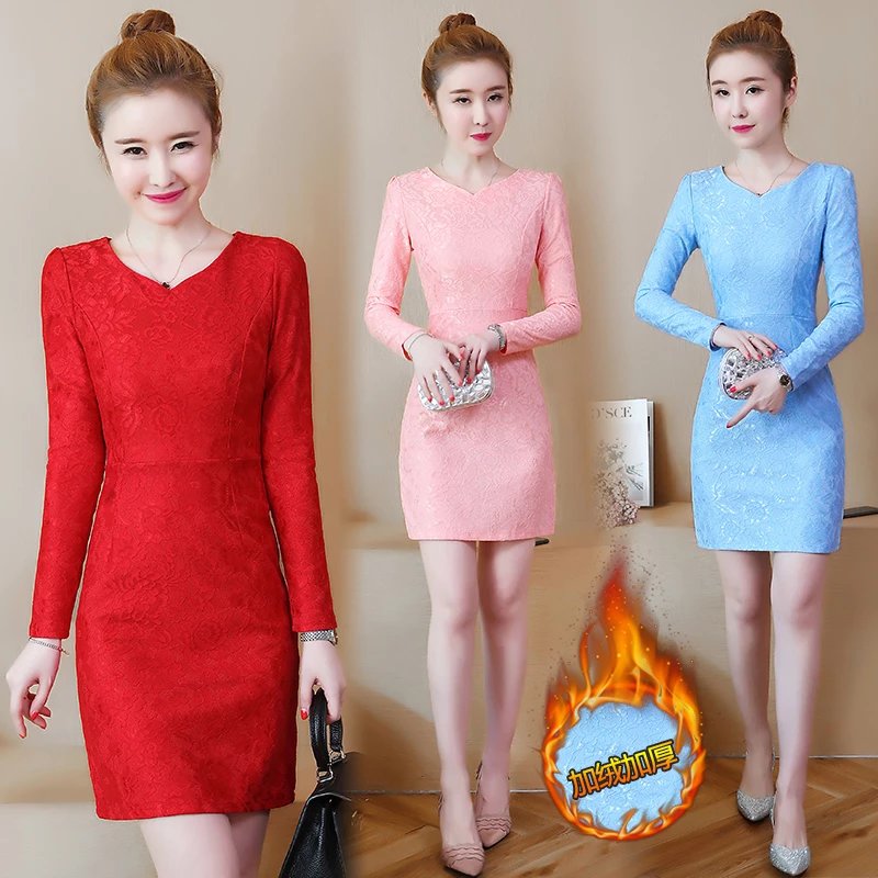In the spring of 2019, a new lesbian dress with a big ass-dressed woman with a skirt and a long winter sleeve thickened with velvet.