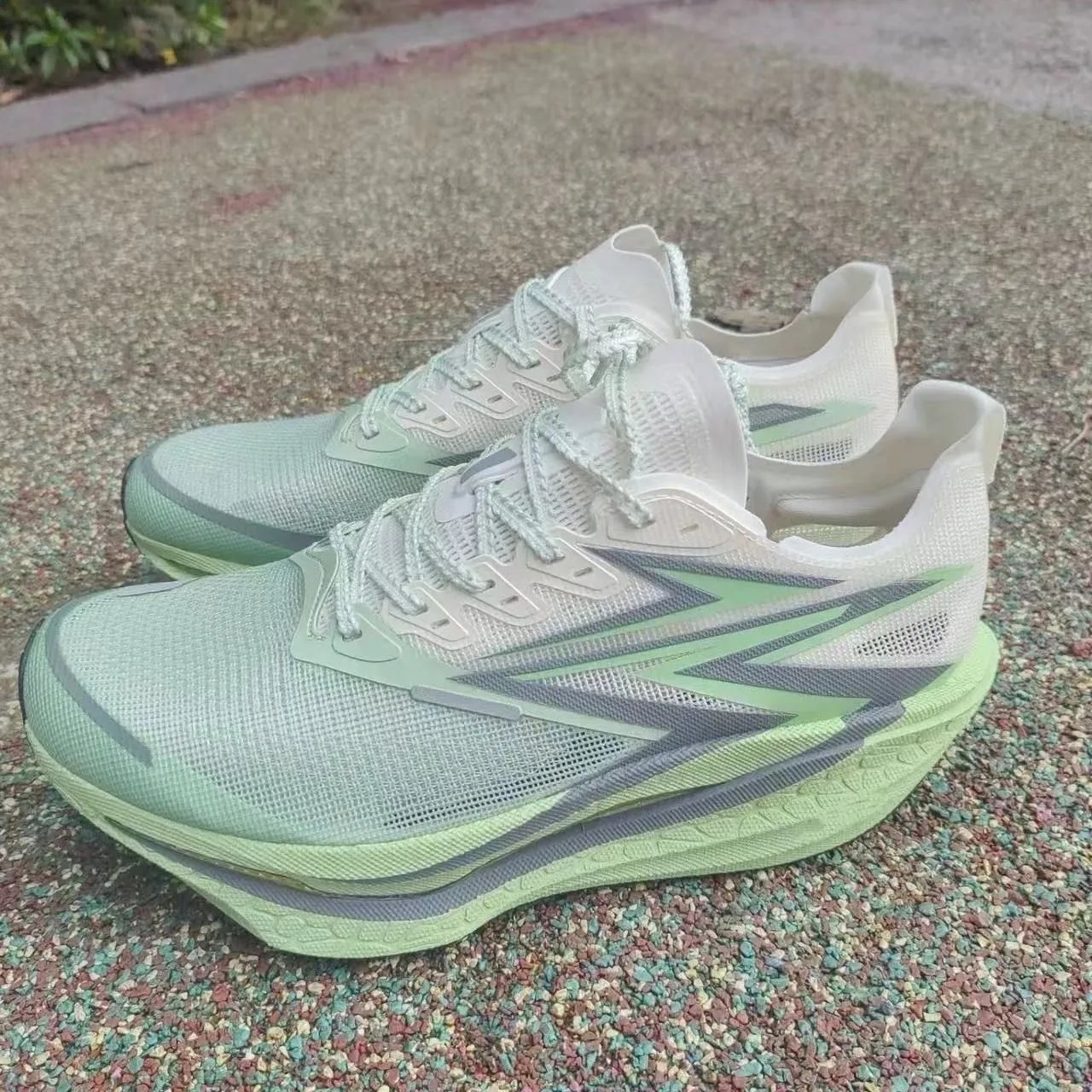 The 45-footed carbon-plate running shoes 2026 spring summer kids are playing fast with air-reducing repulsors.