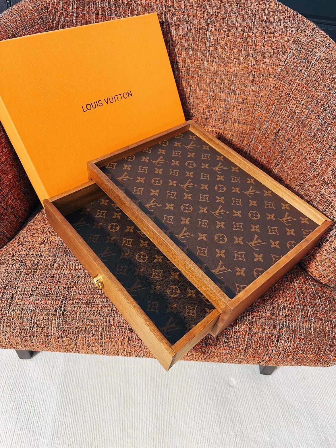 The box's a collection box for traditional fashion friends, and we're building a collection box for everyday life, and we're putting a lot of good stuff in it for each product.