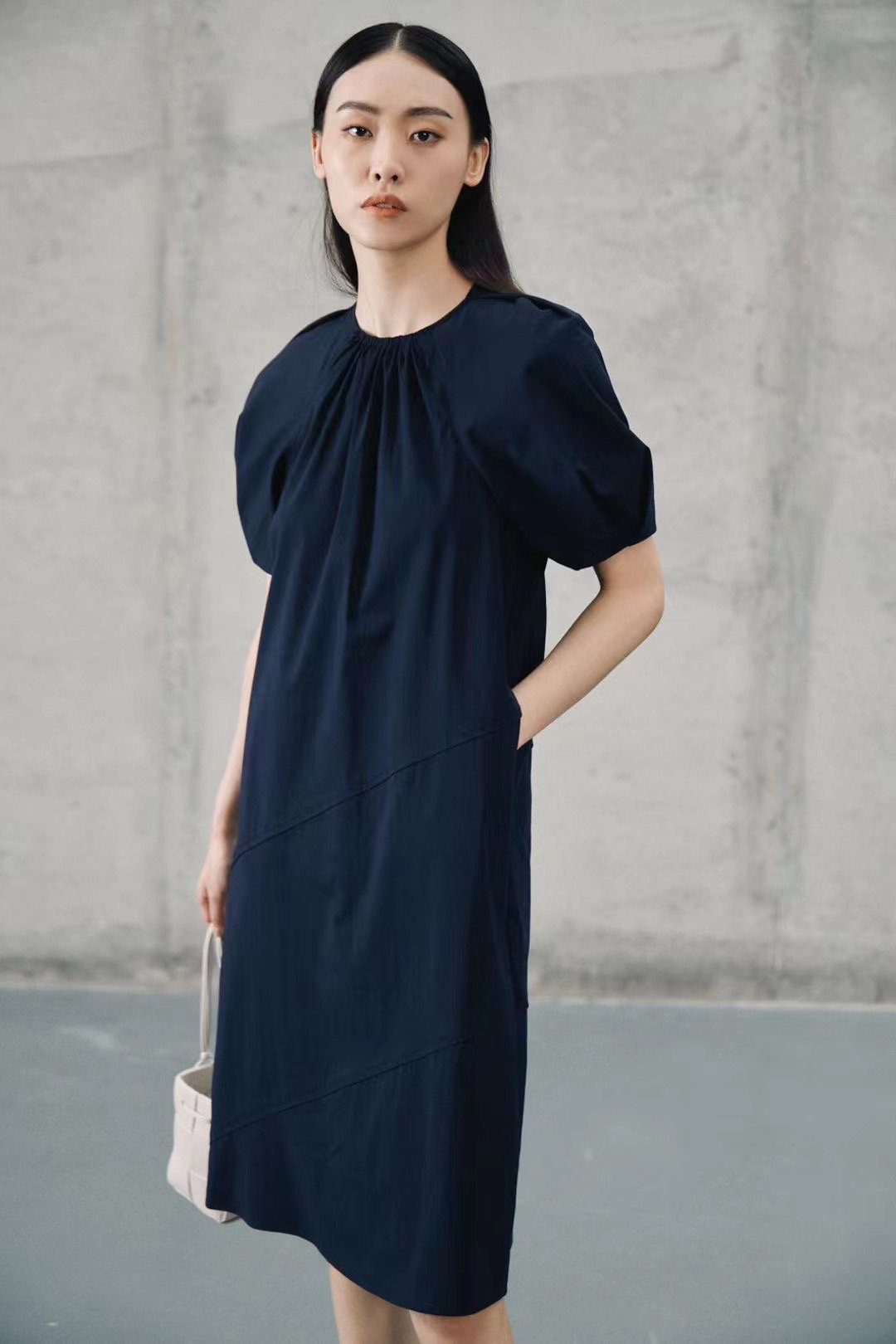 Jane about cos wind and a blue dress.