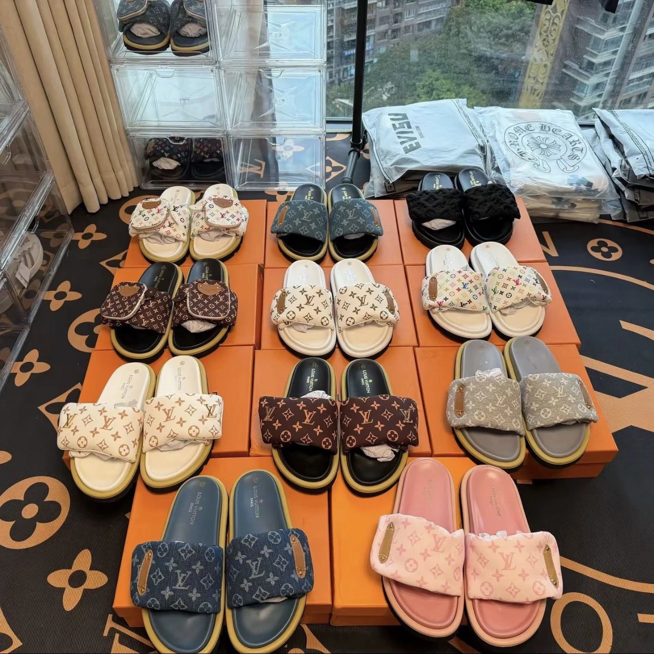现货秒发 广州天花板新款牛仔布蓝色蓝底情侣款 驴拖鞋黑色老花logo提花魔术贴拖鞋魔术贴拖鞋 驴拖鞋男 字母老花浮雕压花布面平底沙滩凉鞋懒人拖小红书爆款网红同款百搭显瘦增高非二手 驴拖鞋 现货秒发