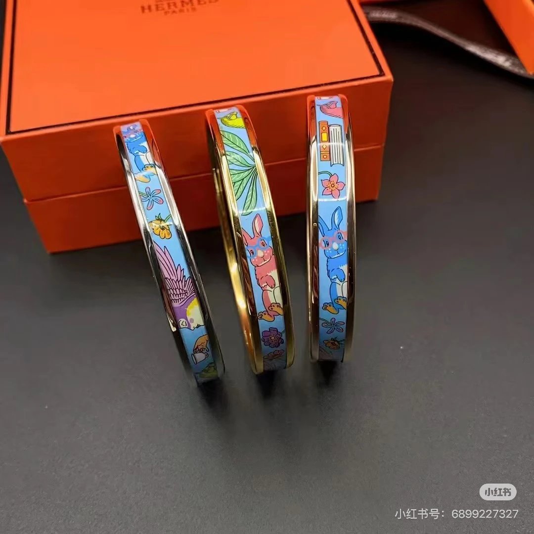 福利来啦强烈推荐高端尾货H家兔子图案珐琅生肖手镯女情侣闺蜜手环生日礼物没包装盒