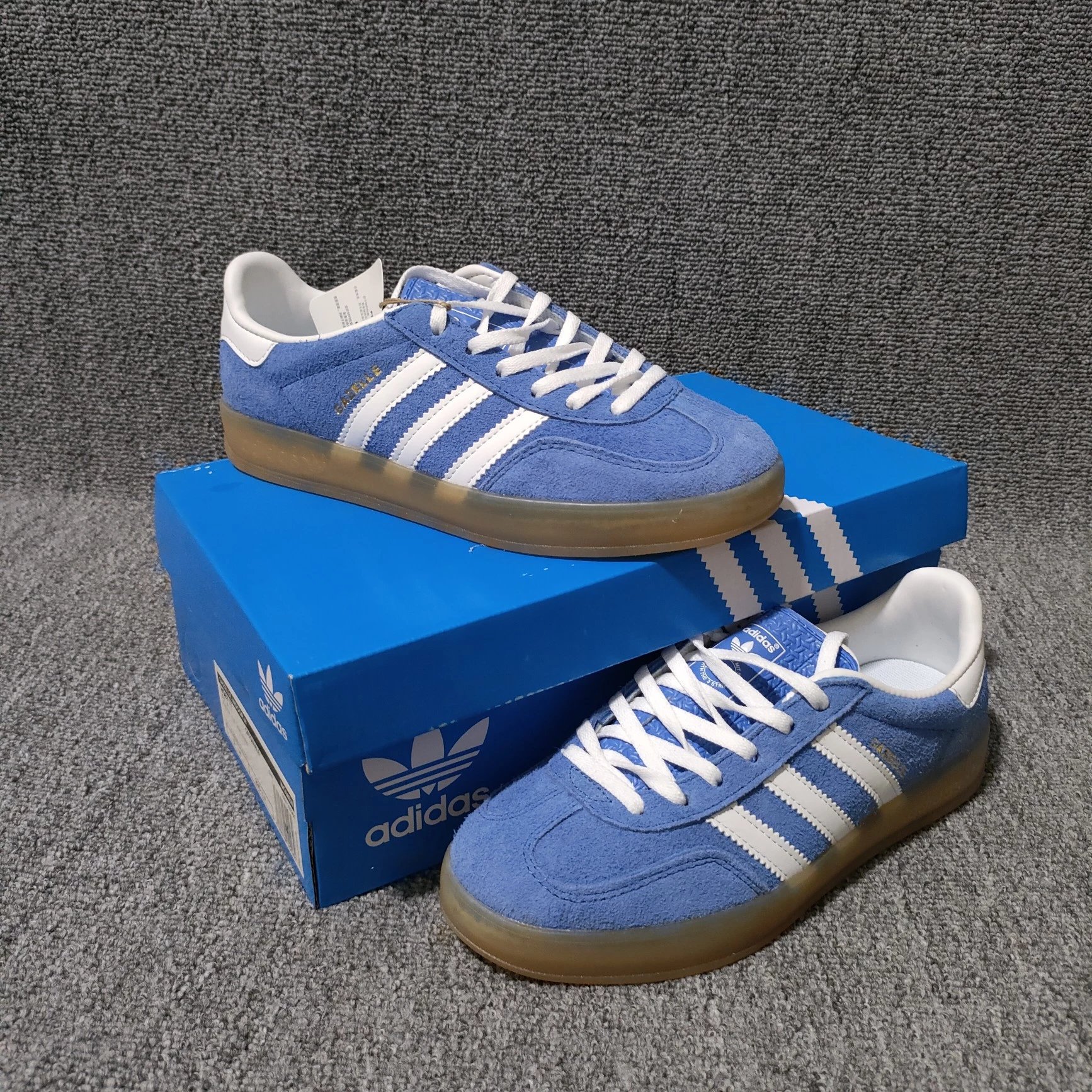 阿迪德训鞋 蓝色 纯源頂级反绒革 工C现货特价实拍 Adidas originals Gazelle 阿迪达斯 三叶草 AD 德训鞋 德训 休闲鞋 运动鞋 桑巴 samba 德训鞋蓝白棕 HQ8717